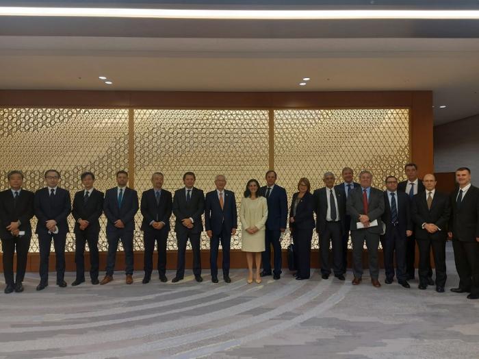 Ministra Azucena Arbeleche junto a empresarios japoneses