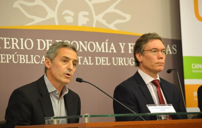 Lanzamiento Sistema Nacional de Garantías Martín Vallcorba en conferencia de prensa