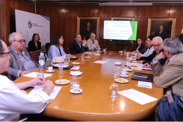 Reunión de la CIACEX con la participación de Oddone, Carmona, Fratti, Menoni, Lubetkin y Arim
