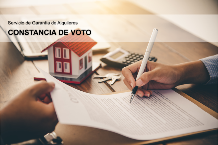 Hoja de documento sobre la que se encuentra la mano de una persona con una lapicera.