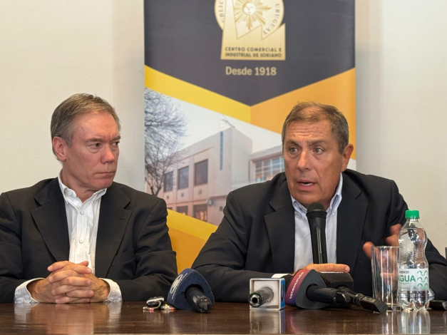 El ministro de Economía, Gabriel Oddone, y el subsecretario, Martín Vallcorba,