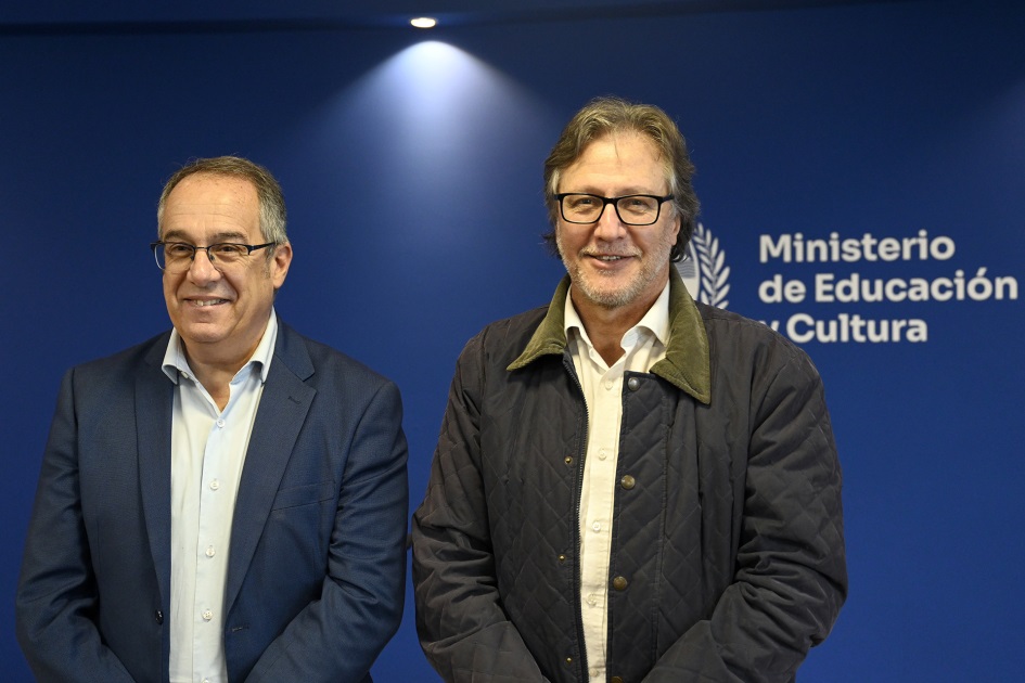 Autoridades posan para foto