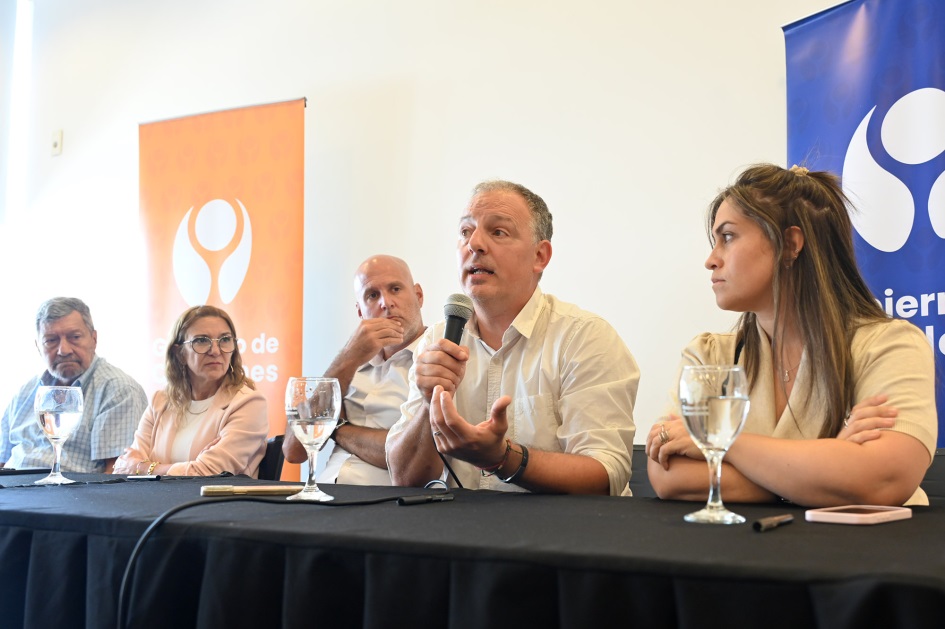 Gabriel Quírici hablando al público