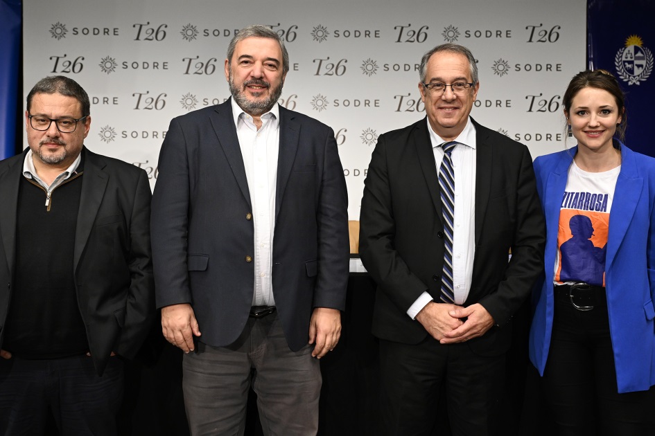 Autoridades posan para foto