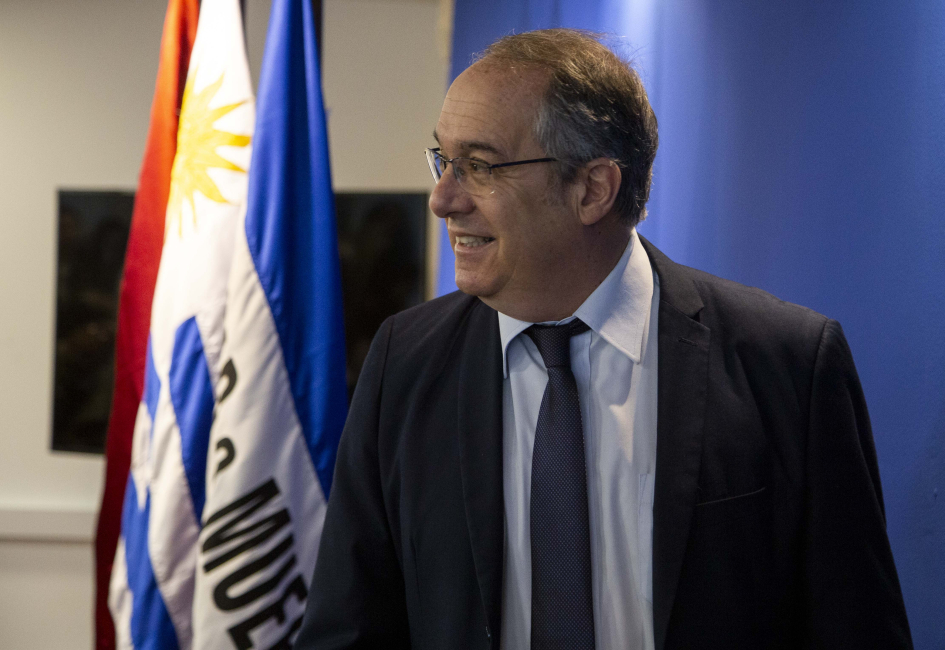 Ministro de Educación y Cultura, José Carlos Mahía, en la conferencia de prensa