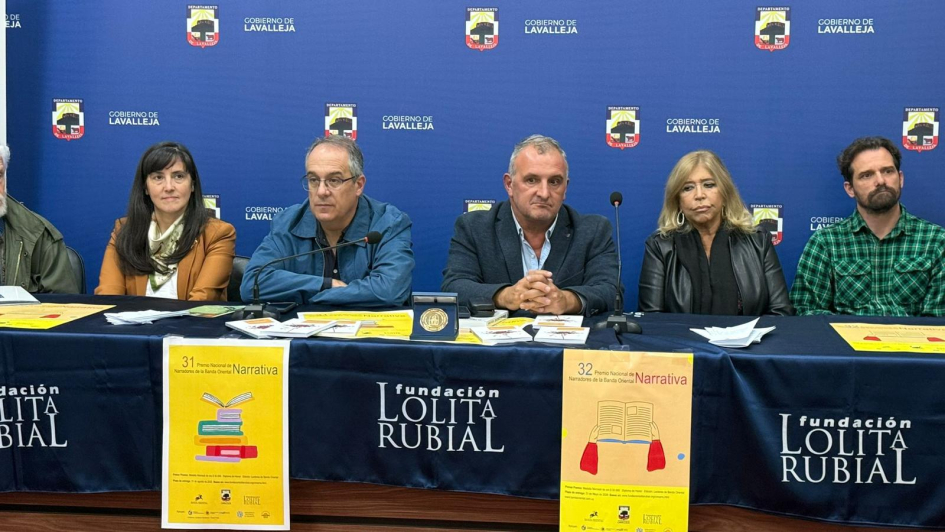 Autoridades durante presentación