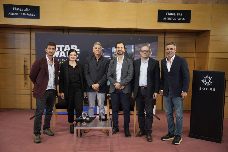 Personas posan para foto