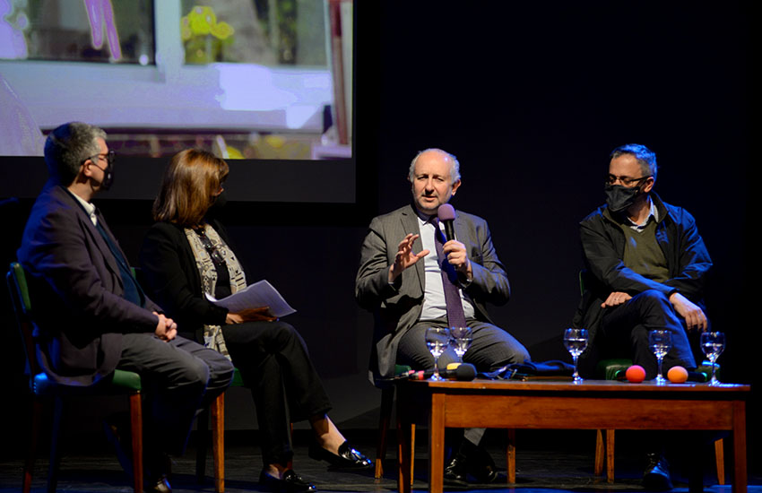 Autoridades del MEC junto al rector de la Universidad de la República y la docente Lisa Block realizaron un panel para homenajear la figura de Daniel Vidart Autoridades