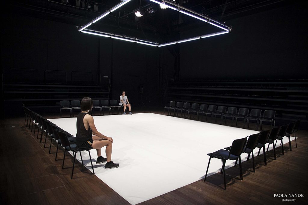Espectáculo Las manos - Foto Paola Nande Montevideo Danza 2019