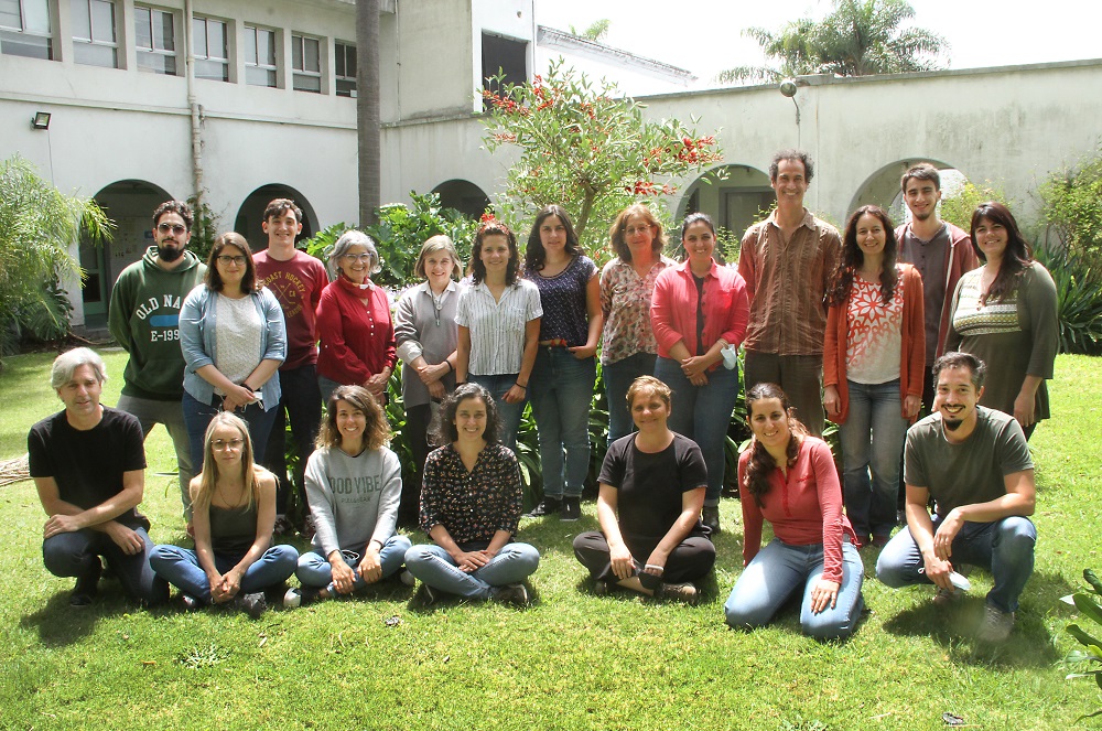 Equipo de investigadores del Departamento de Bioquímica y Genómica Microbianas