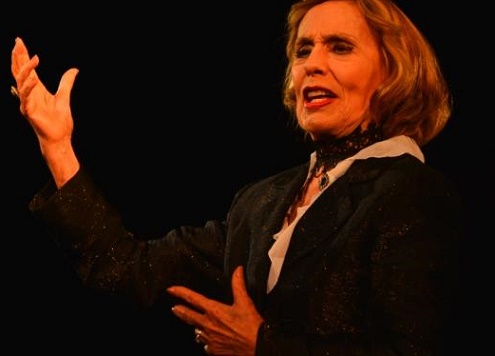 Foto retrato de la académica de honor Estela Medina