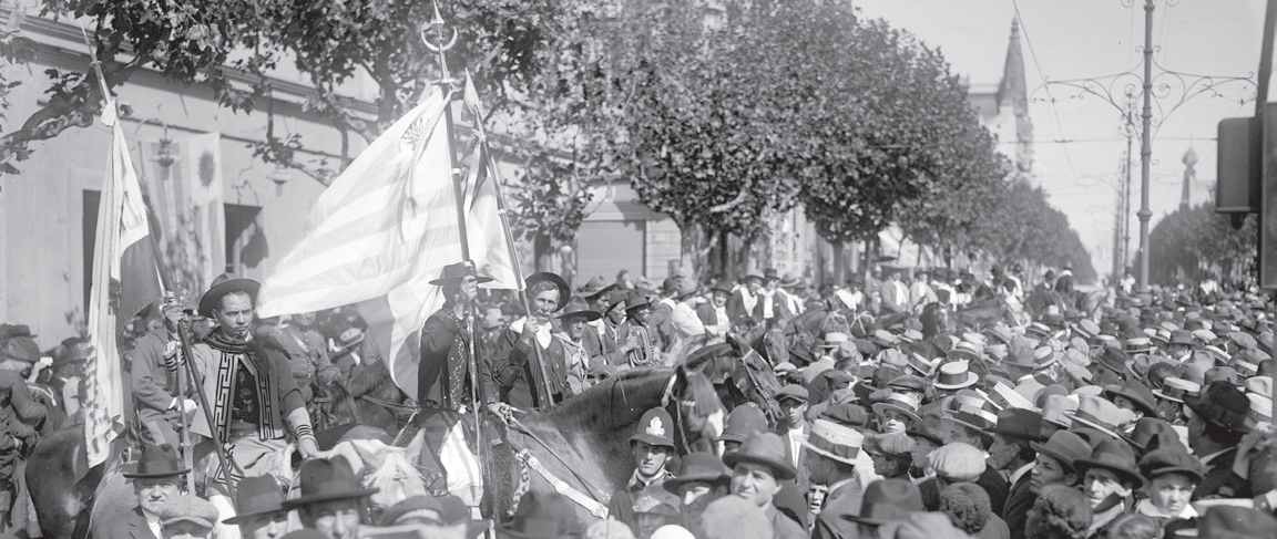 Festejo del centenario del Desembarco de los Treinta y Tres Orientales. Centro de Fotografía de Montevideo.