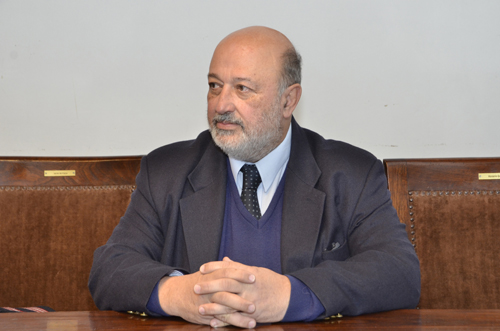 Foto retrato del académico Wilfredo Penco