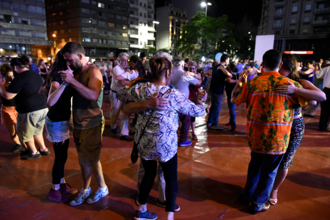 Personas Bailando Tango