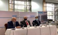 Ministro Da Silveira, presidente de ANII, Flavio Caiafa y presidente de BSE, José Amorín Batlle. personas sentadas de frente con manos sobre la mesa