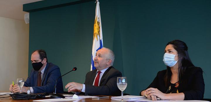 Ministro uruguayo en firma de Memorandum de Entedimiento CABBIO