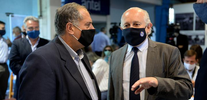 Presidente de la Comisión Administradora del Field Oficial (CAFO), Ricardo Lombardo y el ministro de Educación y Cultura, Pablo da Silveira