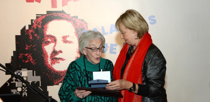 entrega de medalla