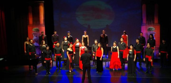 Bailarines en el escenario