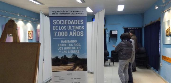 Visita guiada en el Espacio Cultural de la Biblioteca de Ciudad del Plata, San José.