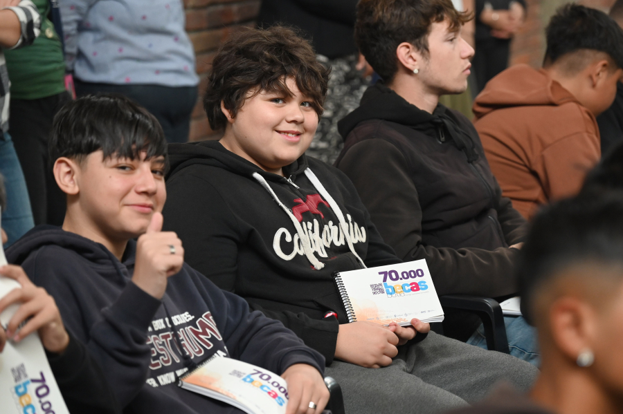 Niños posando para una foto