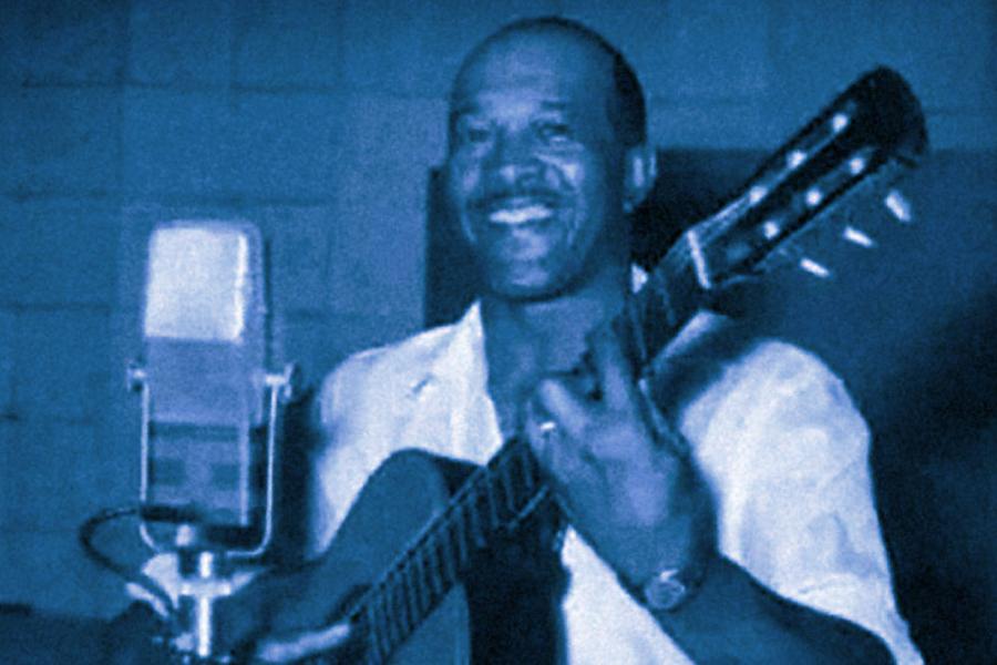 Persona tocando la guitar