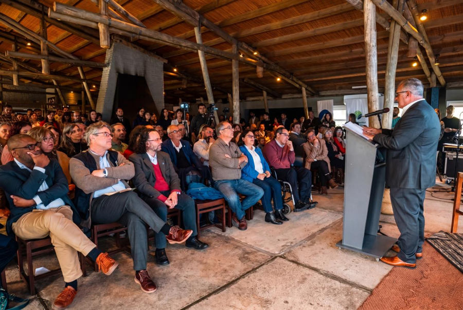 Autoridades en la celebración de Manantiales Serranos como Geoparque mundial