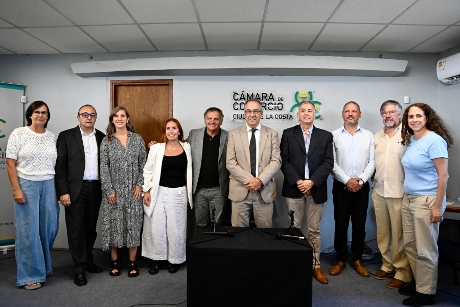 Personas posan para foto