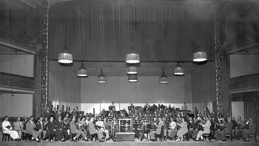 Orquesta Sinfónica del Sodre dirigida por Lamberto Baldi, 1936 aproximadamente. Orquesta Sinfónica dirigida por Lamberto Baldi, 1936 aproximadamente.