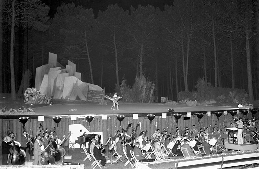 Ossodre en la presentación del ballet "La Peri" en el Teatro Municipal del Parque Rivera, 27 de enero de 1939. Ballet "La Peri" en el Teatro Municipal del Parque Rivera, 27 de enero de 1939.