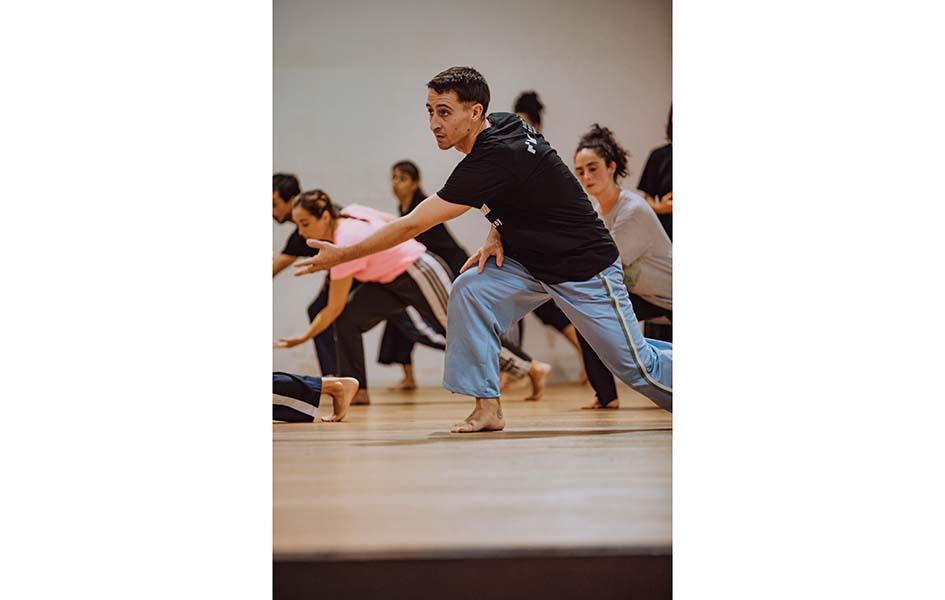 Masterclass coreográfica: un acercamiento al trabajo de Anton Lachky (puzzlework) Masterclass coreográfica: un acercamiento al trabajo de Anton Lachky (puzzlework)