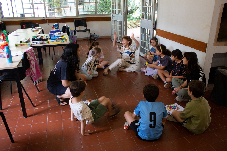 Niños y niñas en el espacio de cuidados. Niños y niñas en el espacio de cuidados.