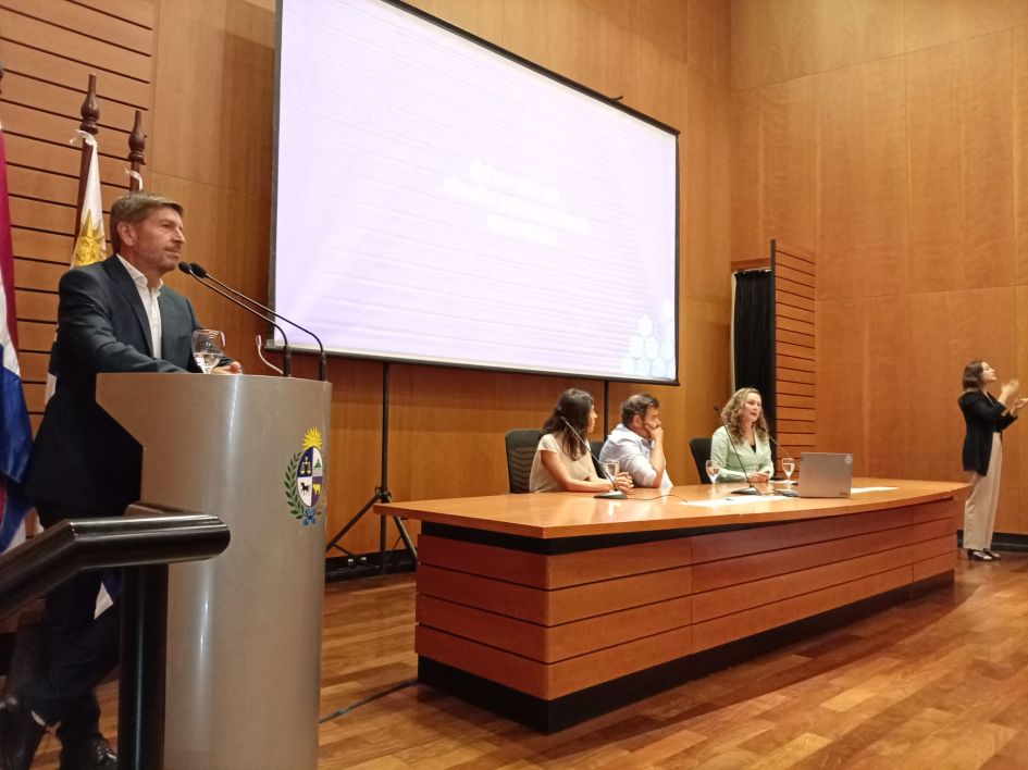 Gustavo Villa, Mariana Boiani (Conicyt), Álvaro Ons (U+I), Silvana Ravía (Senci)