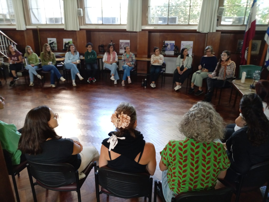 Actividad en el marco del Día Internacional de las Mujeres en el Salón de Actos del IIBCE