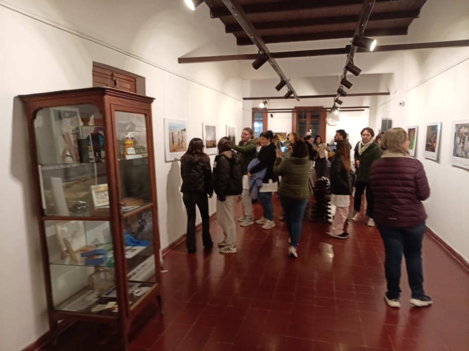 Público asistente durante la inauguración de «Ciencia que siembra» en el Museo de San José Público asistente durante la inauguración de «Ciencia que siembra» en el Museo de San José
