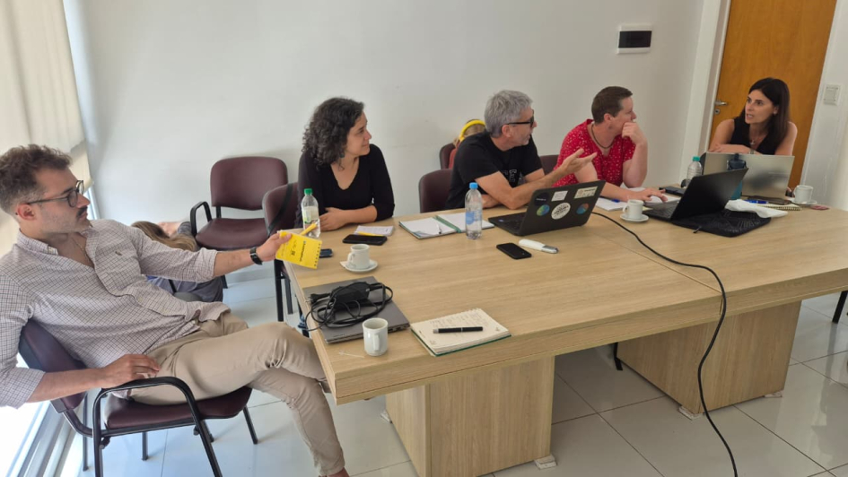 Equipo del IIBCE y del proyecto Fontagro en RELAR-PGPR 2025 y taller de intercambio