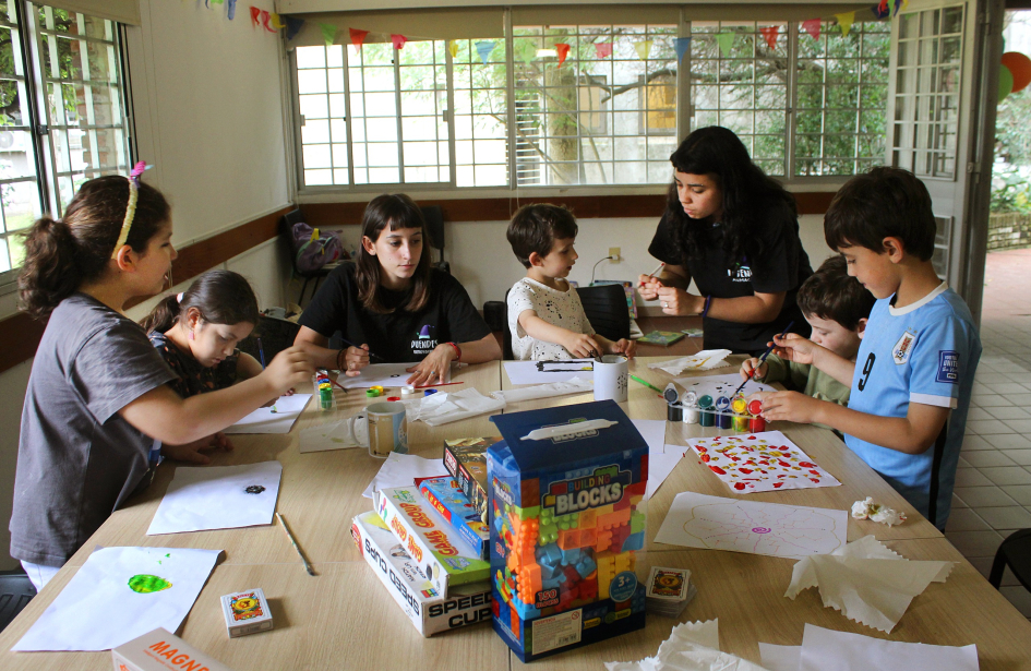 Niños y niñas en el espacio de cuidados. Niños y niñas en el espacio de cuidados.
