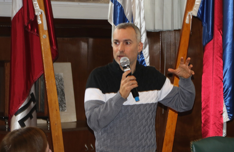 Martín Otheguy durante el Seminiario institucional del IIBCE Martín Otheguy durante el Seminiario institucional del IIBCE