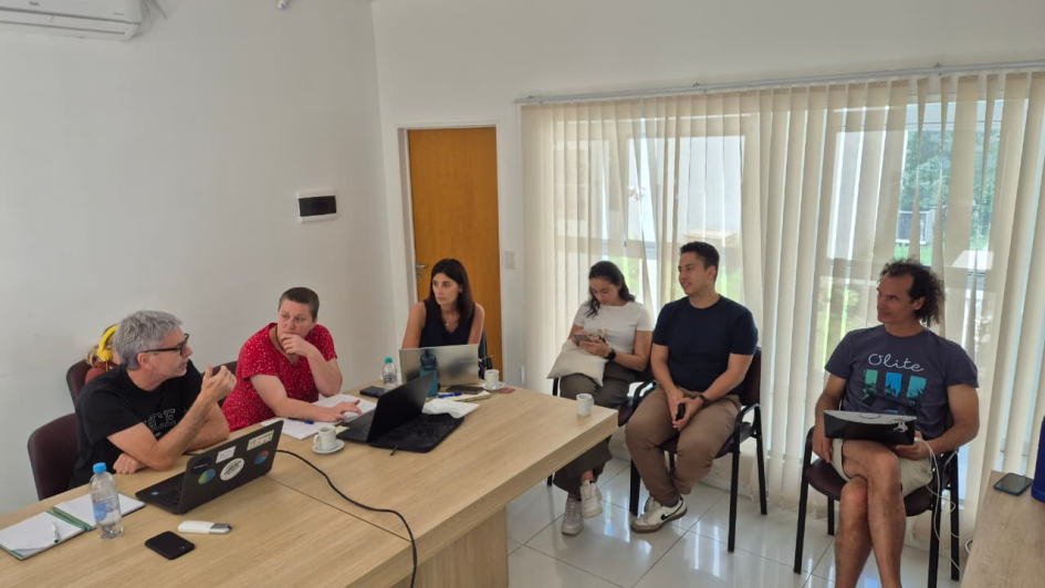 Equipo del IIBCE y del proyecto Fontagro en RELAR-PGPR 2025 y taller de intercambio