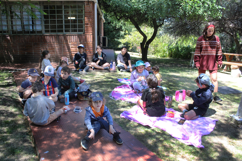 Niños y niñas en el espacio de cuidados. Niños y niñas en el espacio de cuidados.