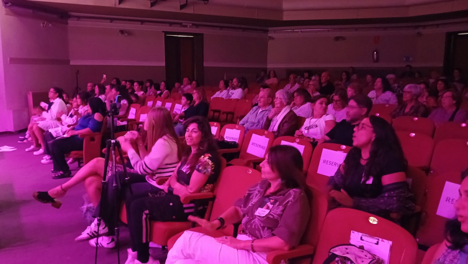 Público asistente al evento Ciencia al toque en Teatro Lavalleja de Minas
