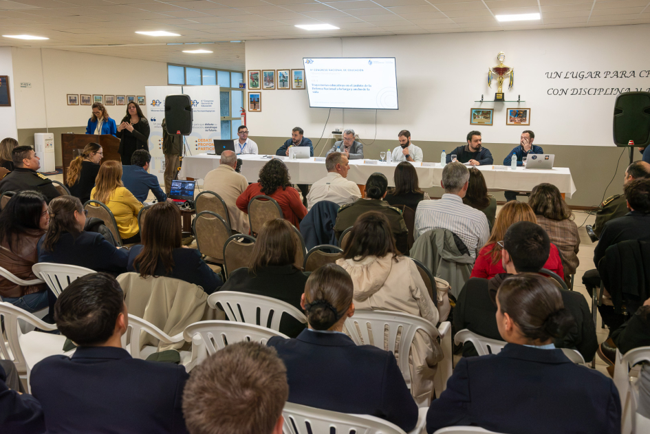Avanza Congreso Nacional de Educación: Tacuarembó realizó 2.° encuentro regional Plano general de la sala