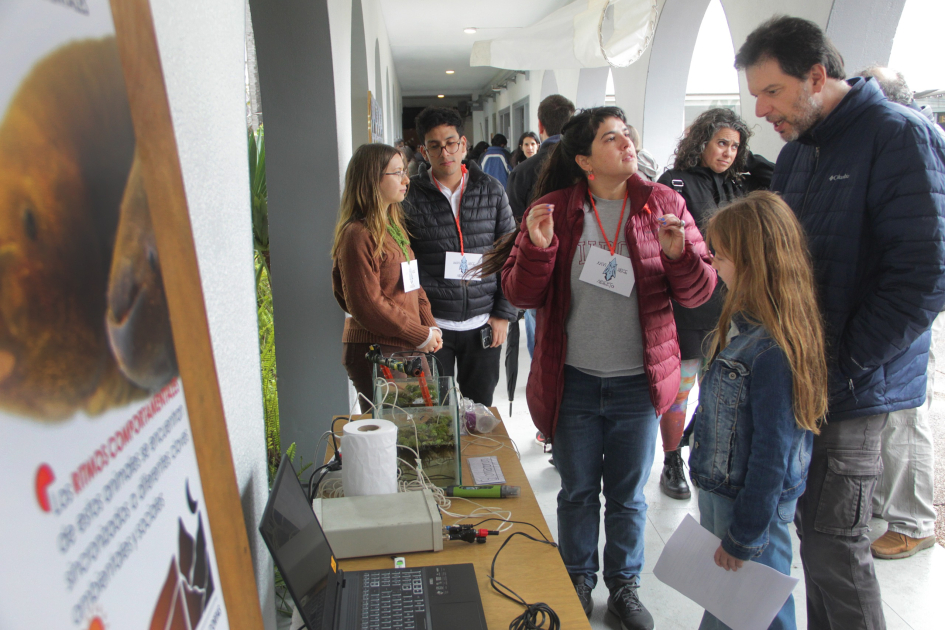Investigadoras y público asistente en el IIBCE Abierto 2026 Investigadoras y público asistente en el IIBCE Abierto 2026