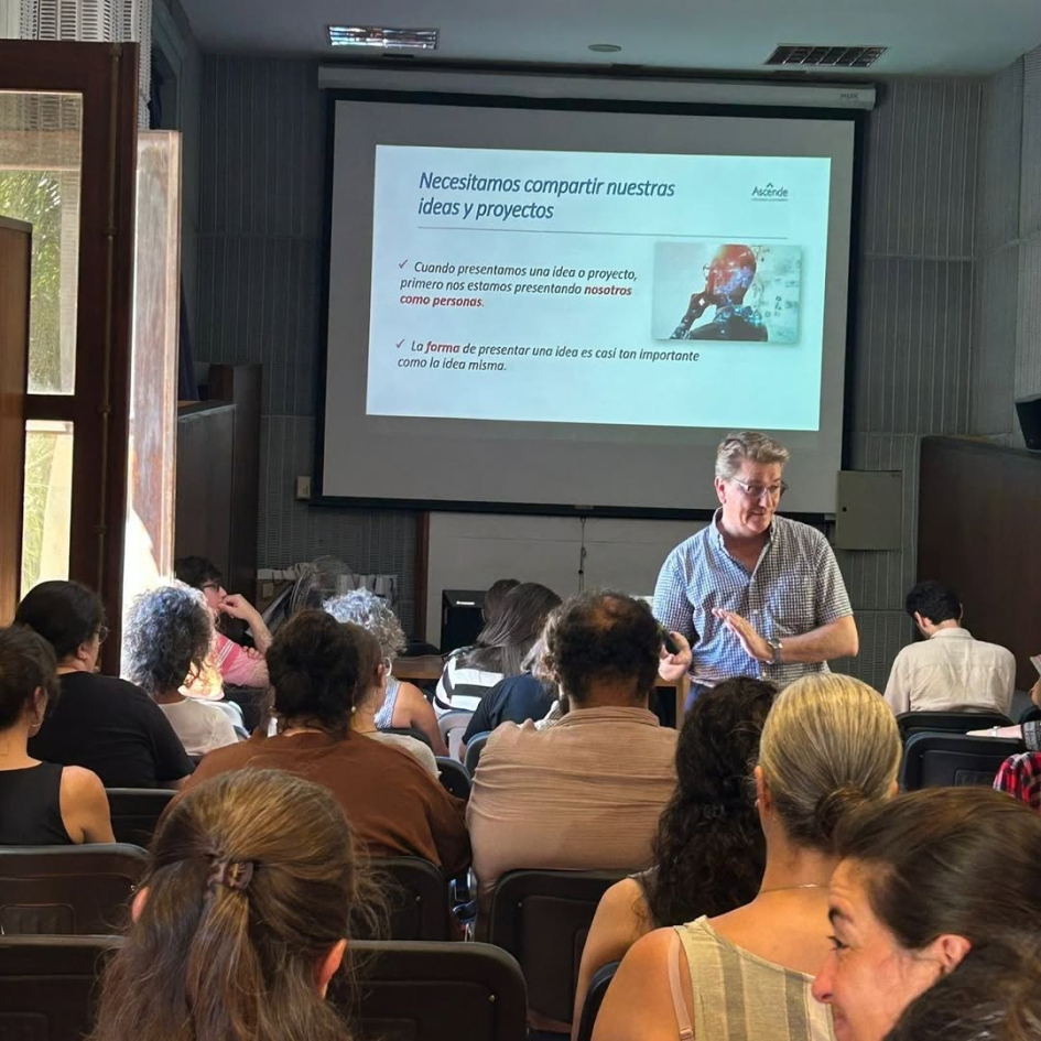 Cómo potenciar mis habilidades de presentación oral / Pedro Castro dos Santos 