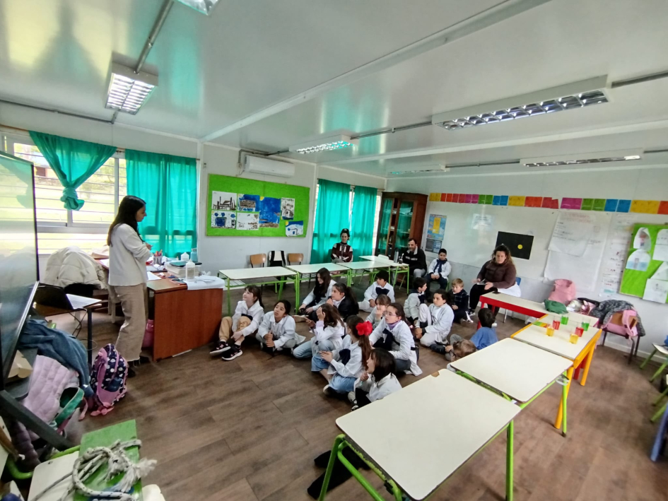 Escolares participando de la actividad