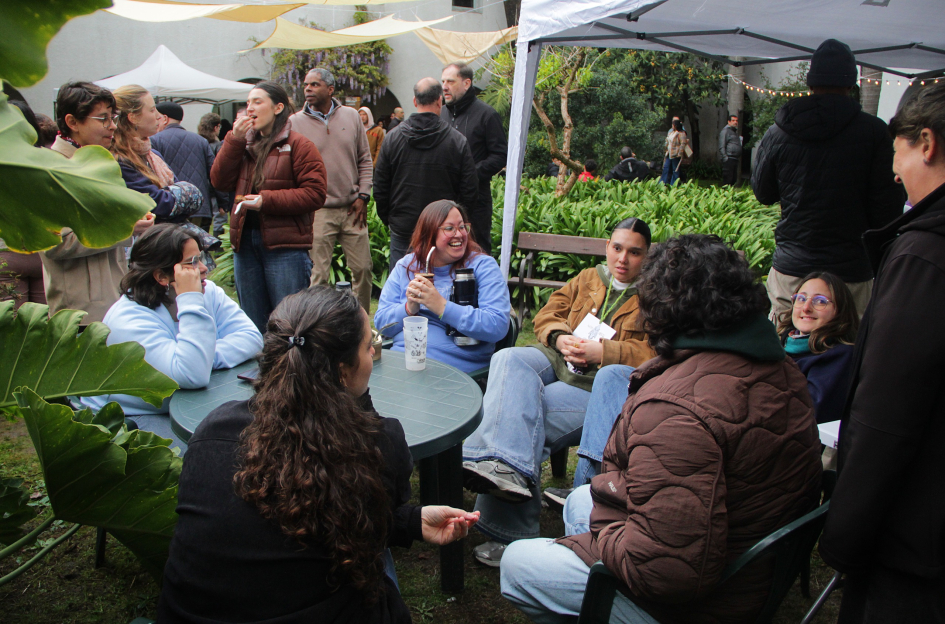 Investigadoras y público asistente en el IIBCE Abierto 2026 Investigadoras y público asistente en el IIBCE Abierto 2026
