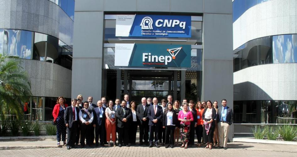 Representantes de la Comunidad de los Estados Latino-Americanos y Caribeños (CELAC) y de la Unión Europea Foto grupal de los representantes de cada país