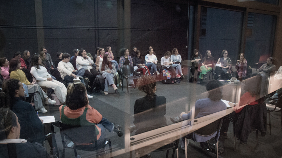 Conversatorio danza moderna en el Mes de Todas las Danzas. Fotografía Daniel Díaz. Conversatorio danza moderna en el Mes de Todas las Danzas. Fotografía Daniel Díaz.