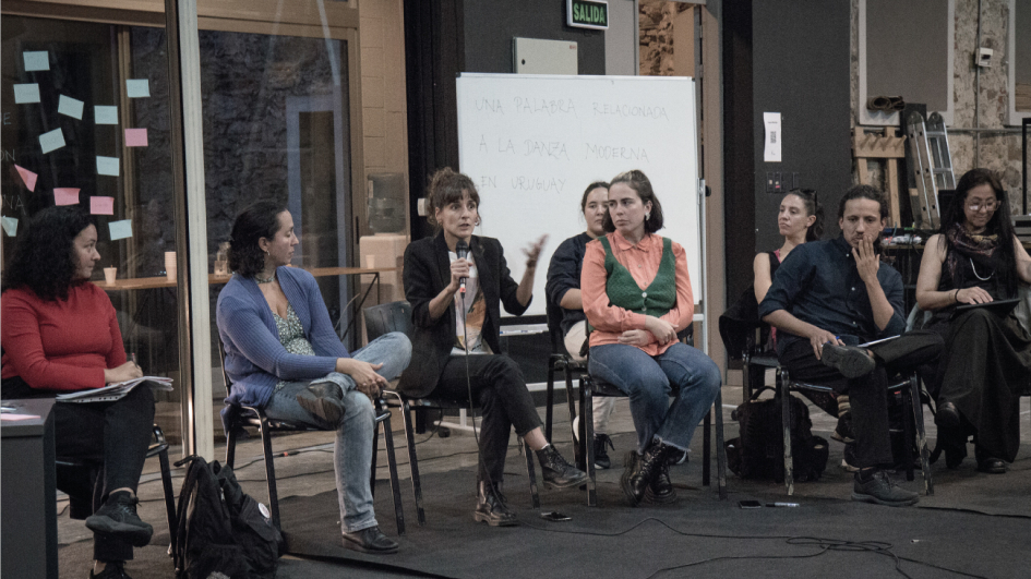 Conversatorio danza moderna en el Mes de Todas las Danzas. Fotografía Daniel Díaz. Conversatorio danza moderna en el Mes de Todas las Danzas. Fotografía Daniel Díaz.