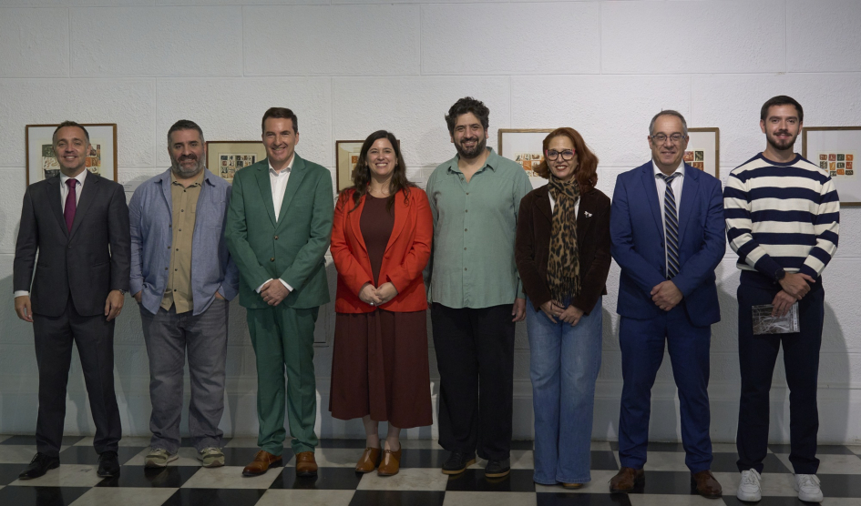 Autoridades posan para foto